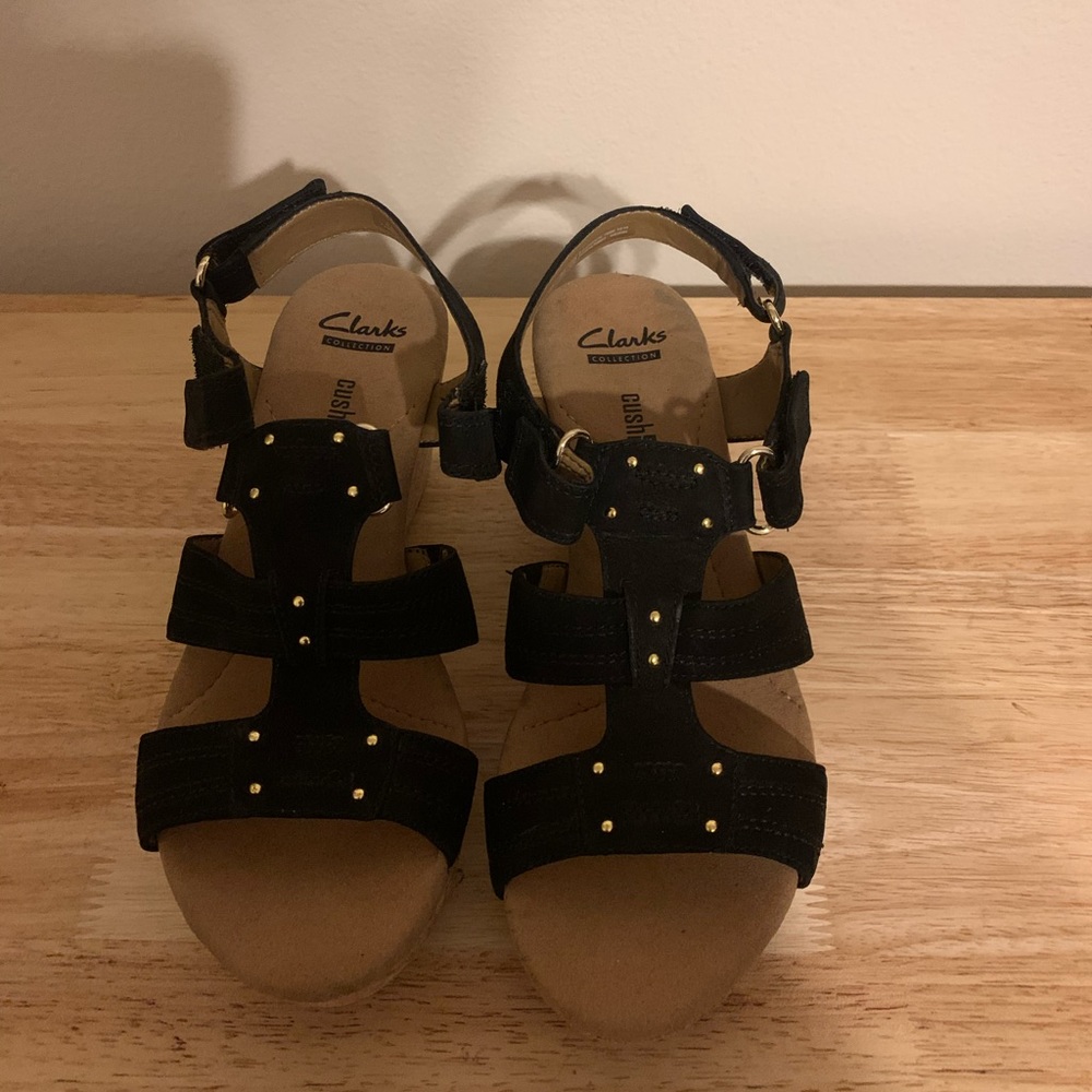 Black wedges